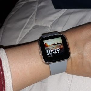☆☆LIKE NEW FITBIT VERSA WATCH☆☆